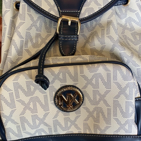 Stylish backpack - Picture 3 of 3